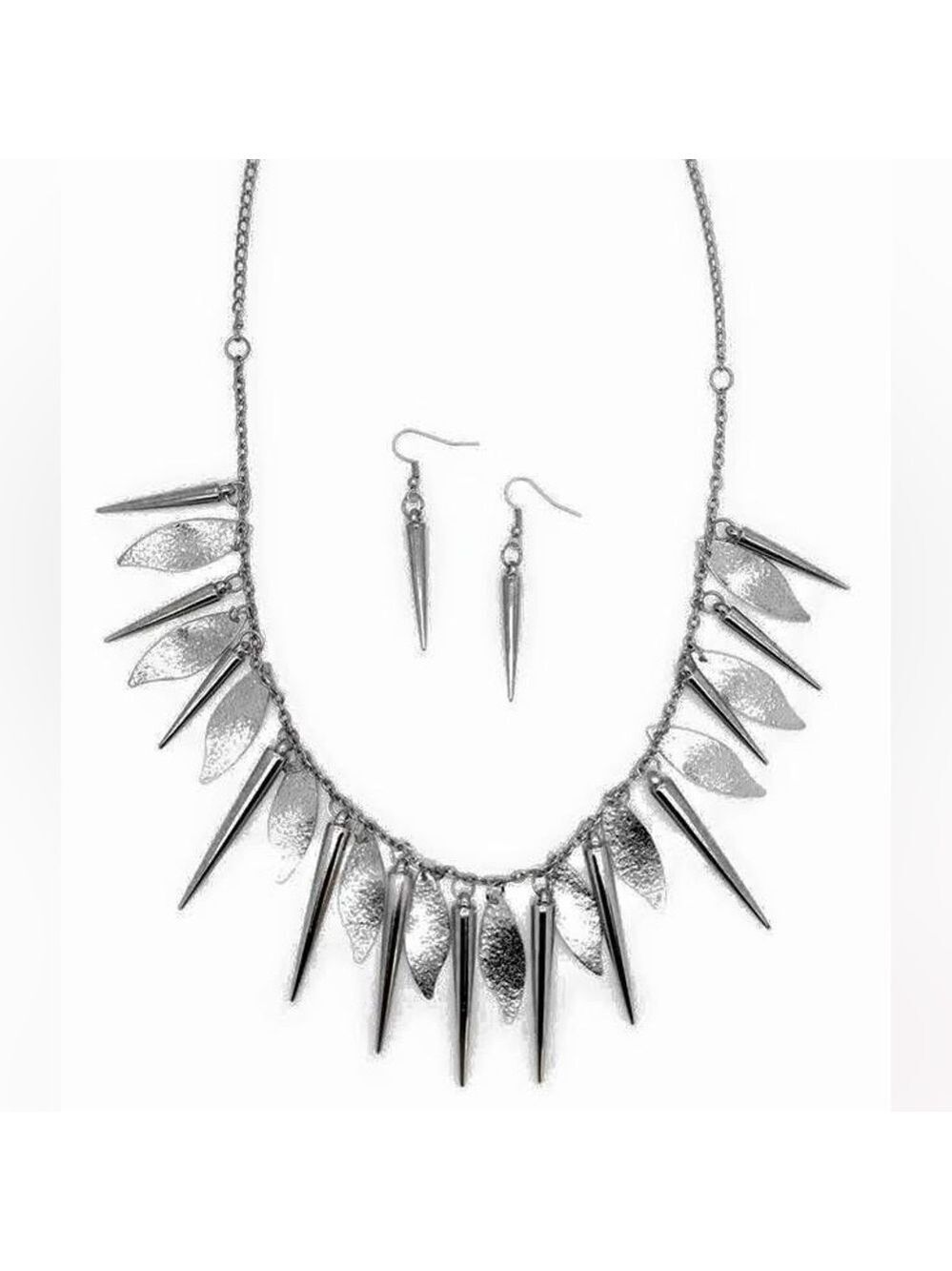 Paparazzi Fatal Attraction silver necklace earrings set silver spikes new in bag